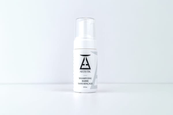 Spray Shampoing Barbe sans rinçage ARTISTIK posé sur fond blanc