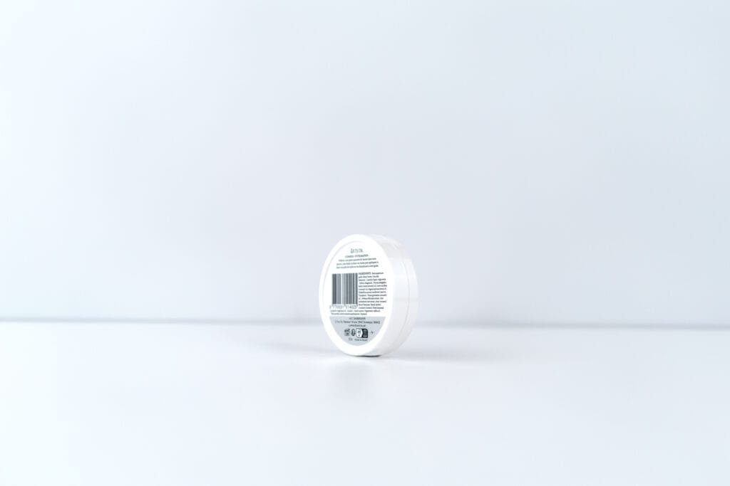 Baume à barbe ARTISTIK 30 g, pot couché sur fond blanc