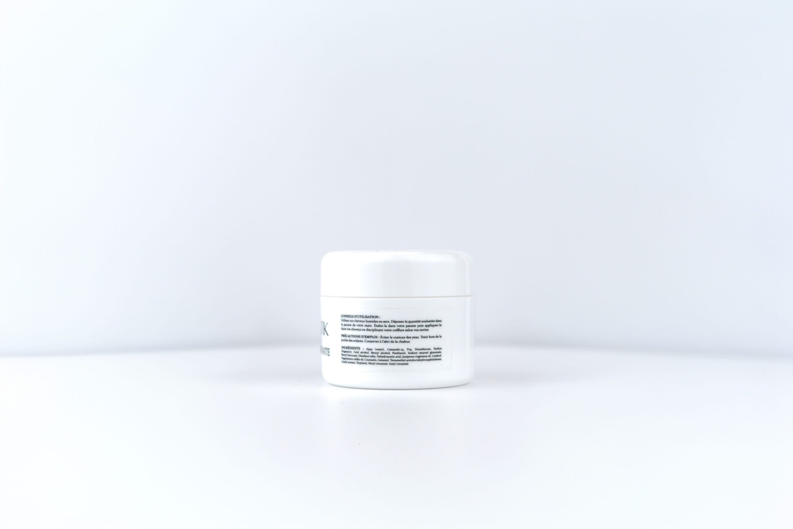 Wax coiffante ARTISTIK, pot fermé avec les mentions produit