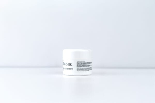 Wax coiffante ARTISTIK 100 g, pot fermé et étiquette ARTISTIK