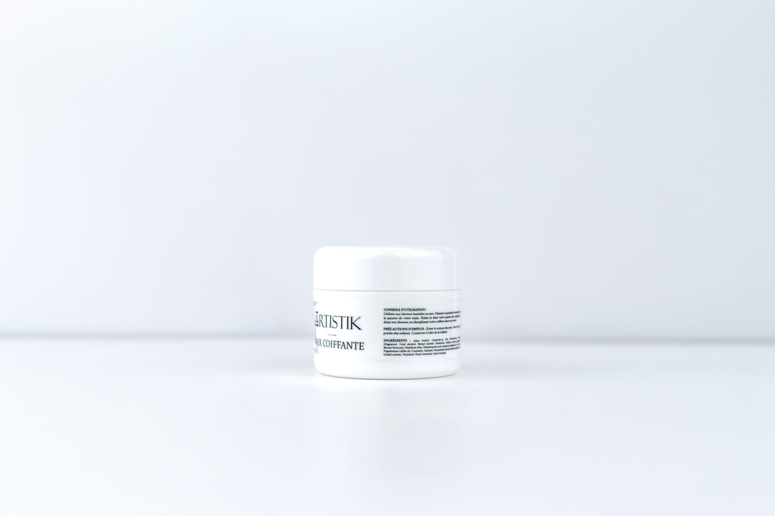 Wax coiffante ARTISTIK 100 g, pot fermé et étiquette ARTISTIK