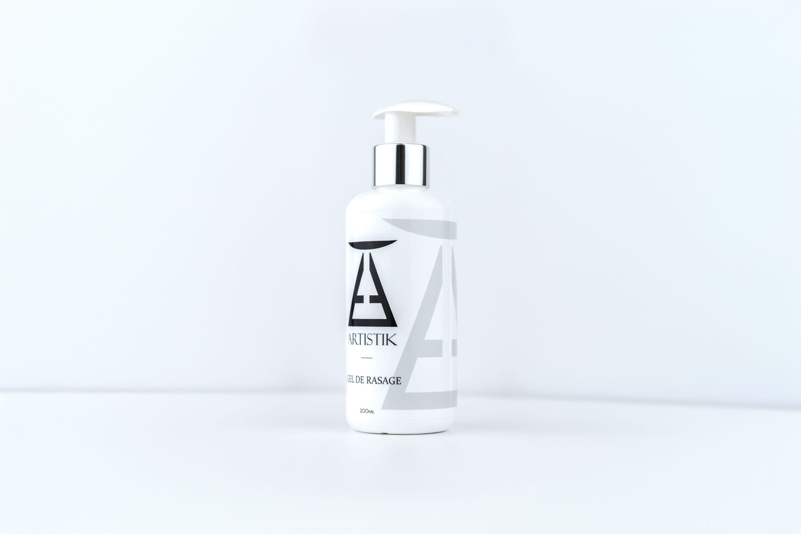 Gel de rasage ARTISTIK 200 g, flacon de face avec le logo AT