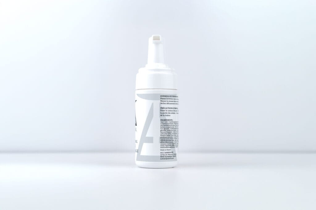Shampoing Barbe sans rinçage ARTISTIK en gros plan, trois quarts