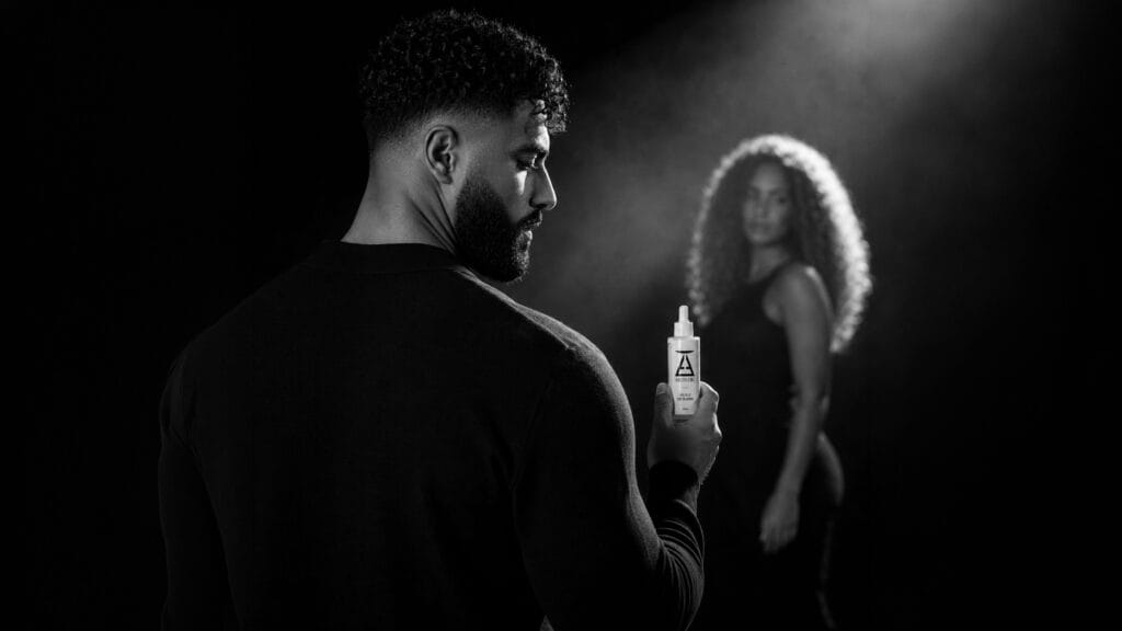 Homme barbe et coupe travaillées avec les soins Artistik